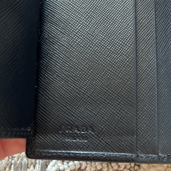 Prada bi-fold leather snap wallet - Picture 6 of 6